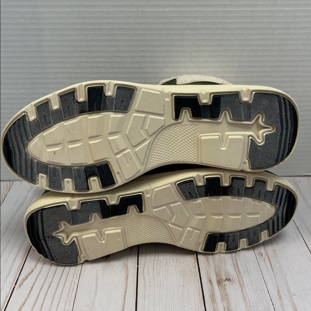 JBU freeze sneaker booties. Shearling. Velvety interior. Lace up. NIB. Size 9.5 - Picture 9 of 11